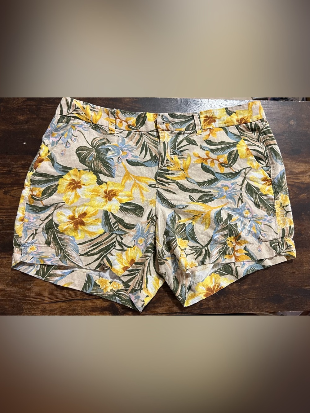 Old Navy Beige Waistband Yellow Floral Shorts P13.1